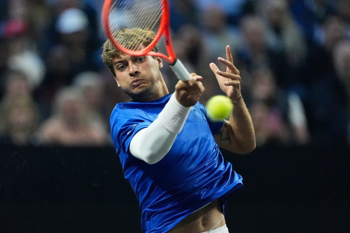 Tennis: ATP Paris, Cobolli defeats Machac in his debut Tennis: ATP Paris, Cobolli defeats Machac in his debut