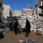 Gaza, at least 100 dead in Israeli attacks