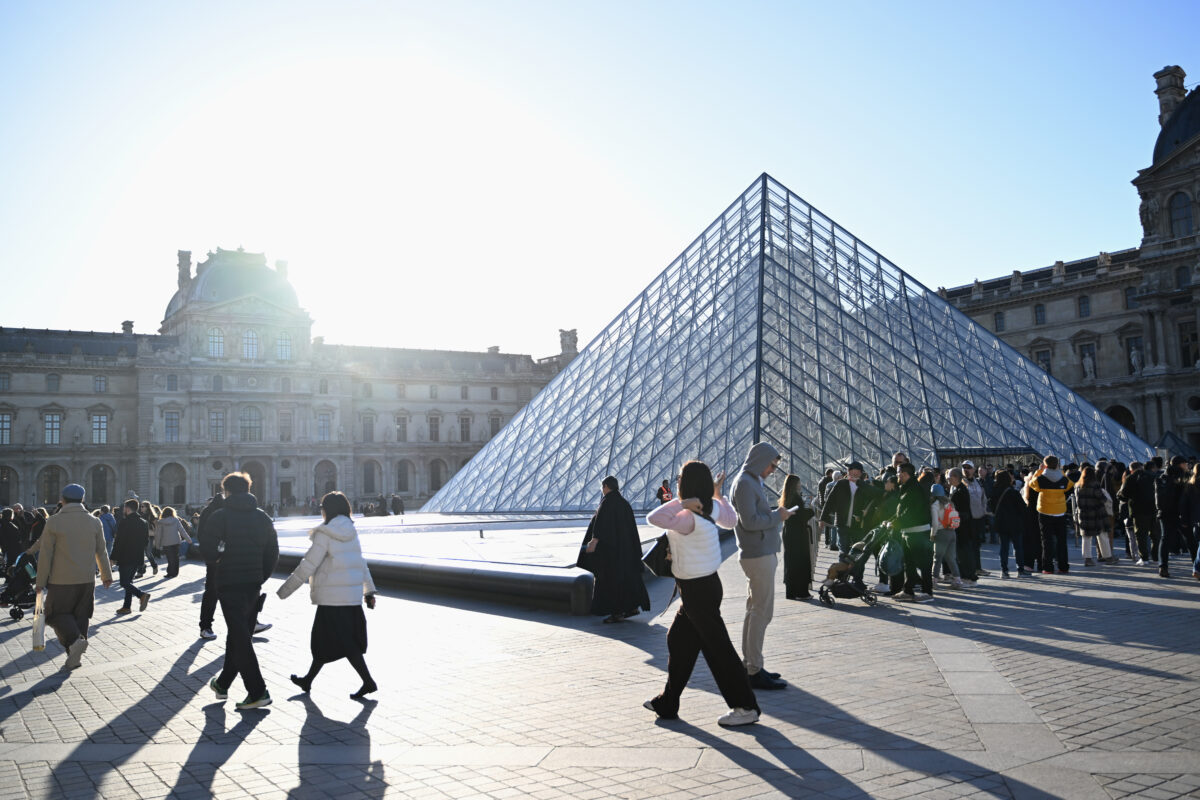 France: anti-intrusion devices to be installed around the Louvre France: anti-intrusion devices to be installed around the Louvre