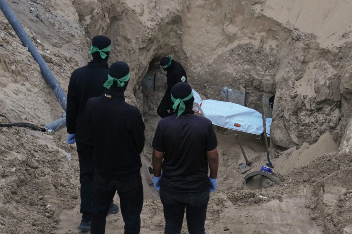 Gaza, Hamas on the three bodies handed over: ‘They were requested by Israel’ Gaza, Hamas on the three bodies handed over: ‘They were requested by Israel’
