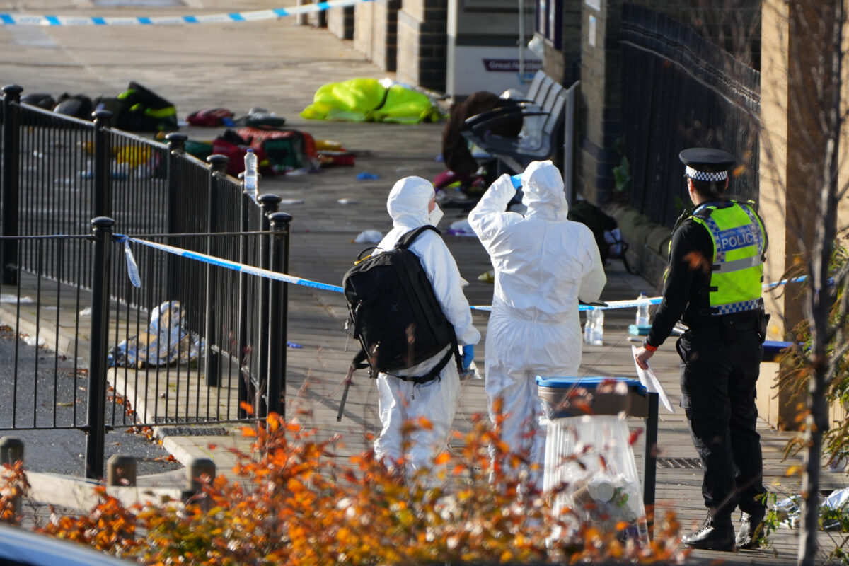 United Kingdom: one of two arrested for stabbing on train released