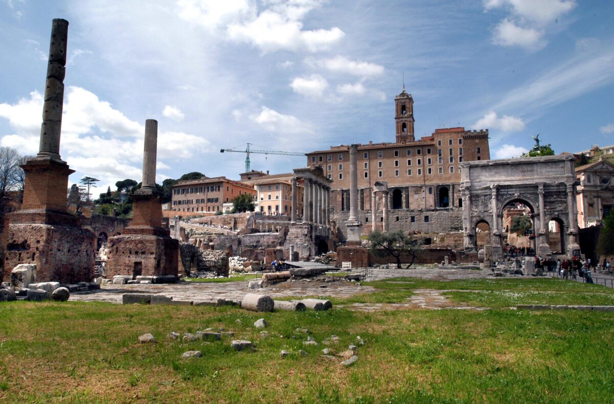 Rome, collapse of a tower at the Imperial Fora: four people rescued