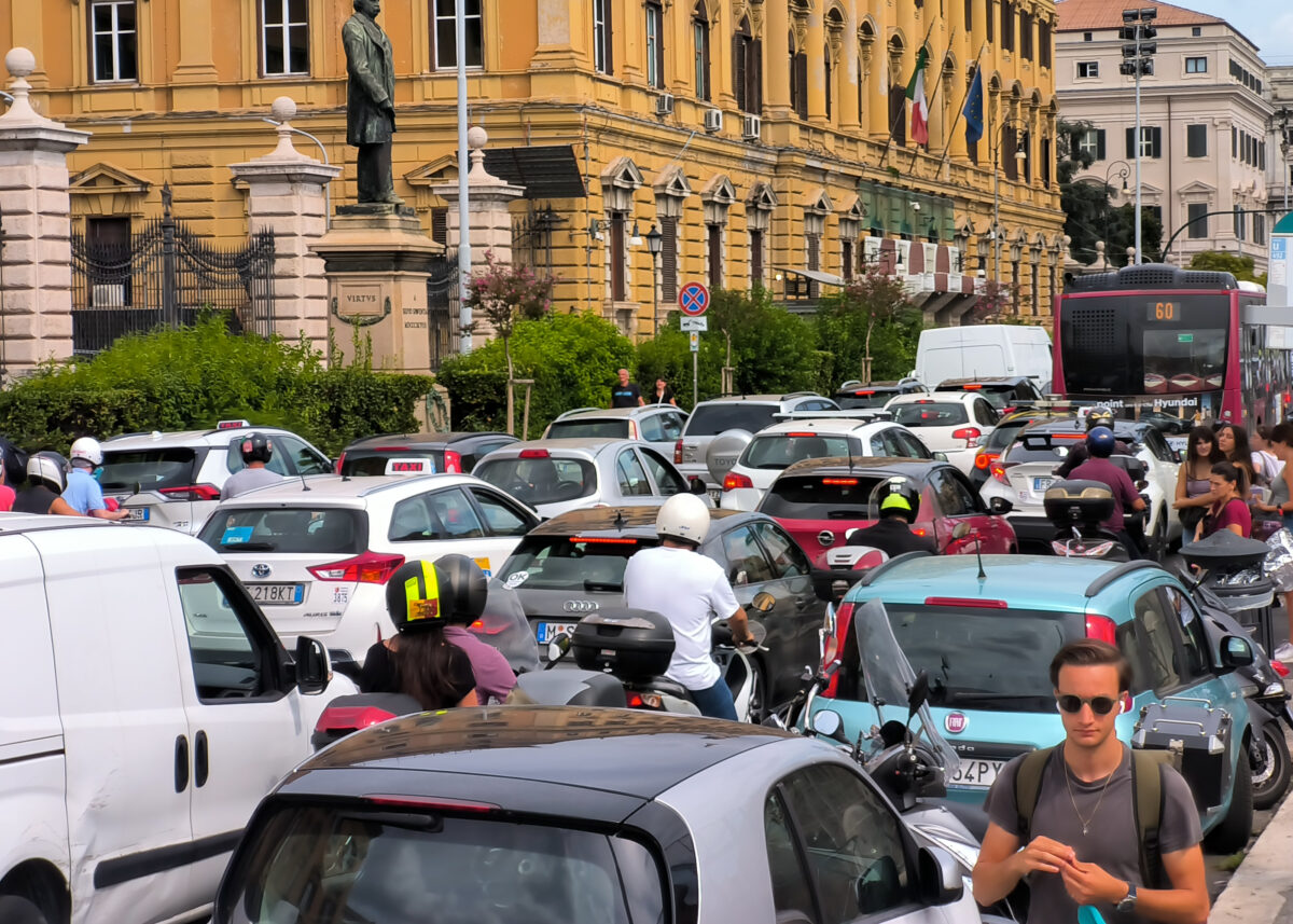 Cars: -0.57% registrations in October to 125,826 vehicles