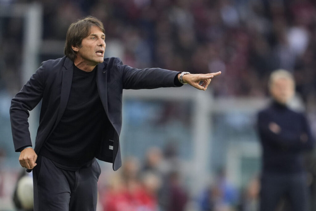 Conte: “Napoli at the top is annoying, I ask fans to stay close”