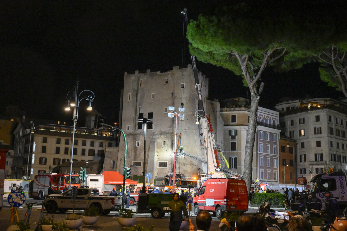 Rome: worker pulled alive from rubble Torre Conti Rome: worker pulled alive from rubble Torre Conti