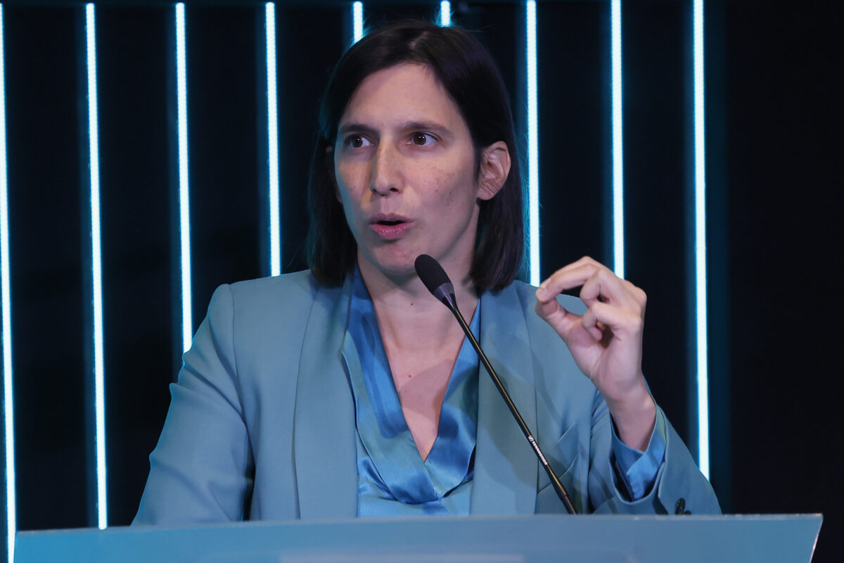 Left: Schlein, Salis rivalry? Patriarchal game, women know how to team up Left: Schlein, Salis rivalry? Patriarchal game, women know how to team up