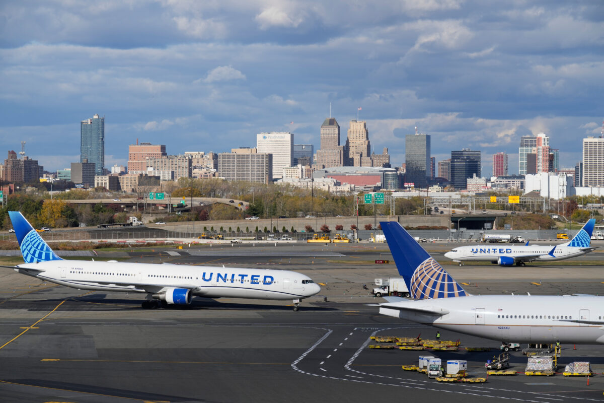USA: hundreds of flights canceled due to shutdown USA: hundreds of flights canceled due to shutdown