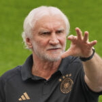 Football, Voeller “votes” for Roma: ‘Anything is possible this year’