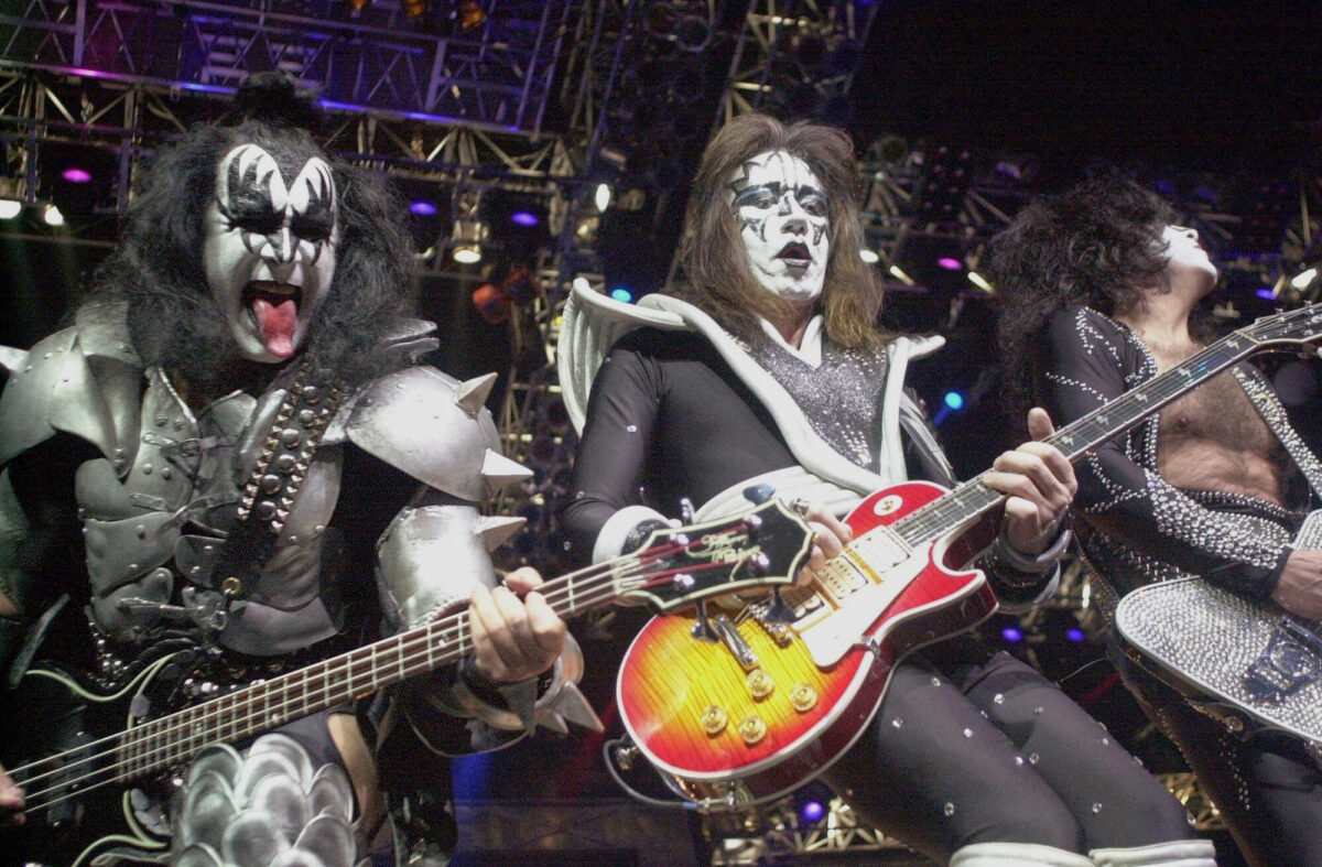 Accidental fall causes death of Kiss’ Ace Frehley