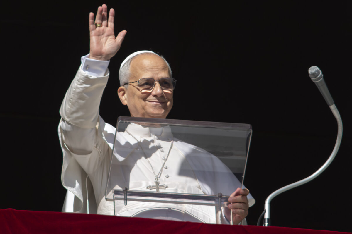 On Sunday, the Pope will have lunch with 1,300 poor people in the Vatican