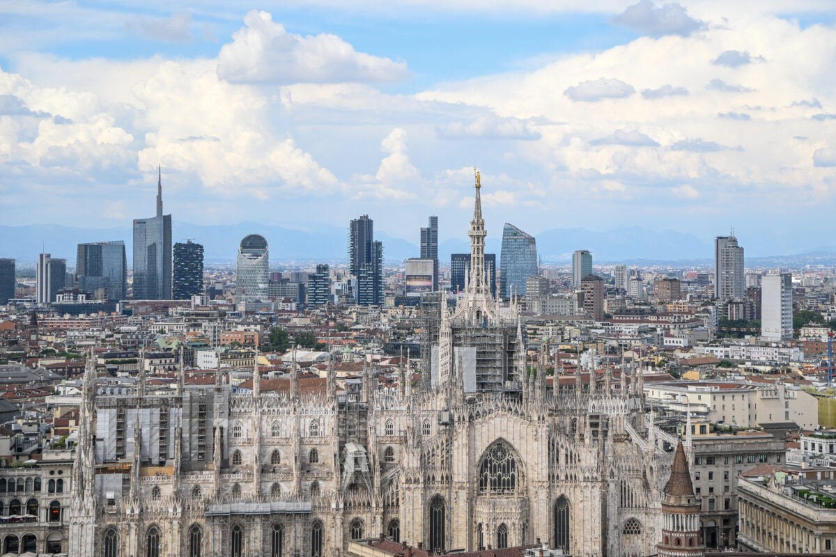 Milan: tower in protected area, new construction site seized