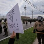 USA: judge orders release of hundreds of immigrants arrested in Chicago
