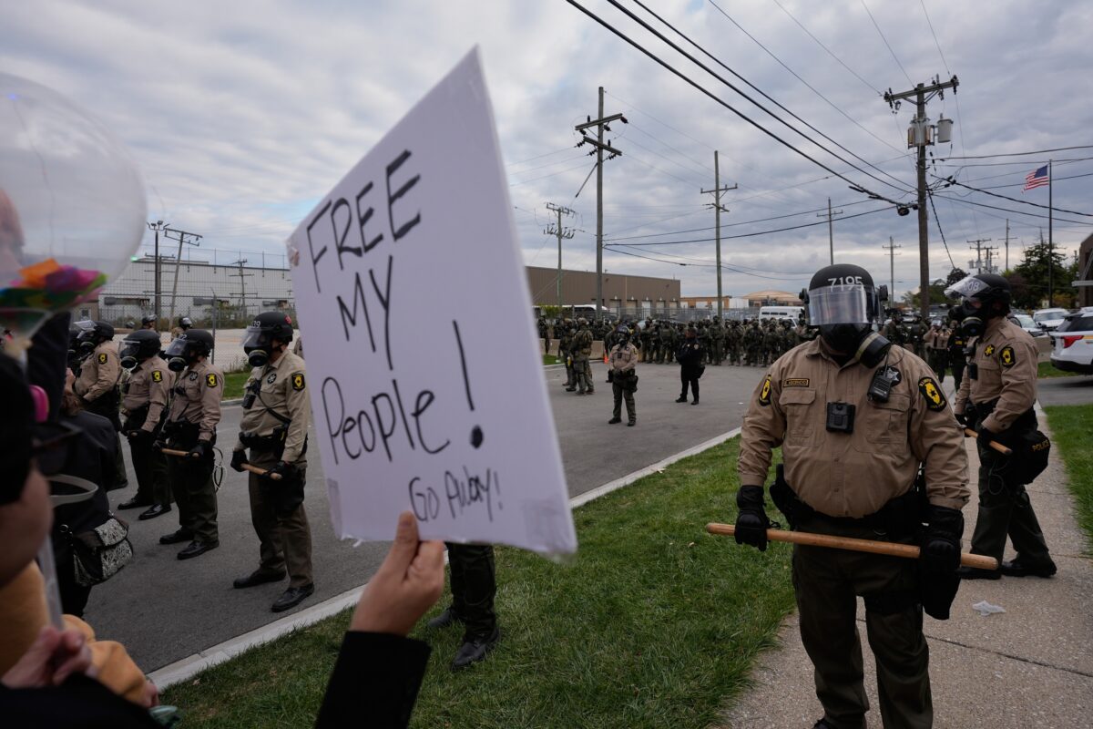 USA: judge orders release of hundreds of immigrants arrested in Chicago