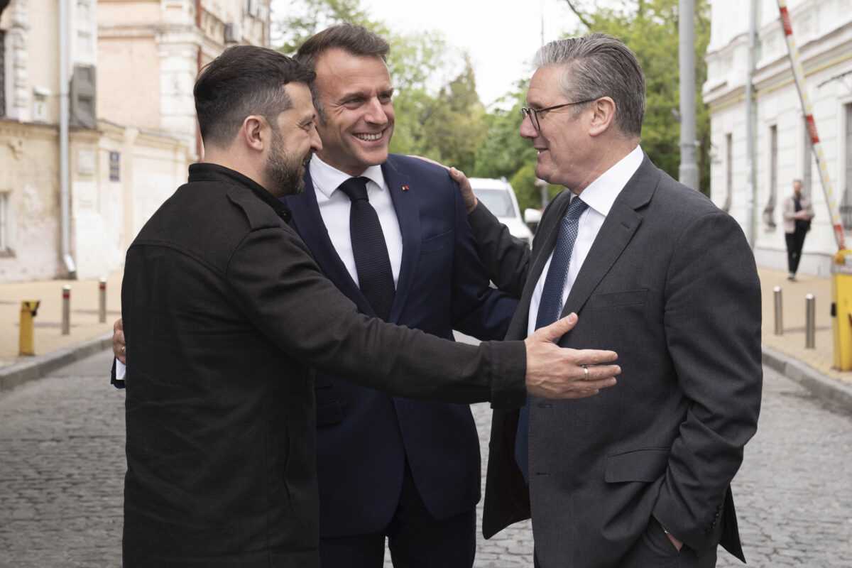 Macron to receive Zelensky in Paris on Monday Macron to receive Zelensky in Paris on Monday
