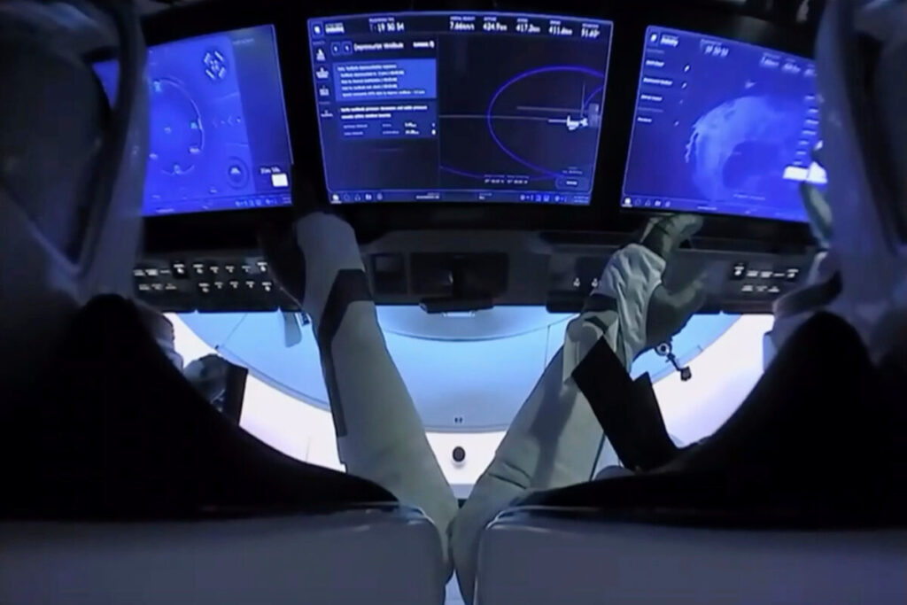 Space: Chinese astronauts return from space station