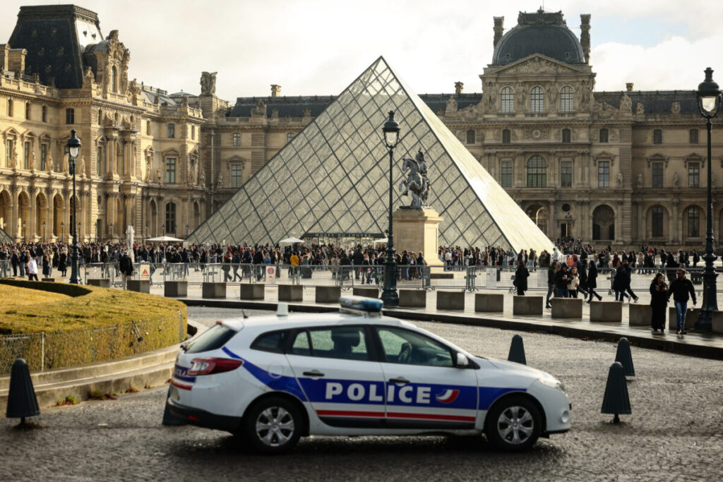 France, Interior Ministry: “Confident about recovery of Louvre jewels”