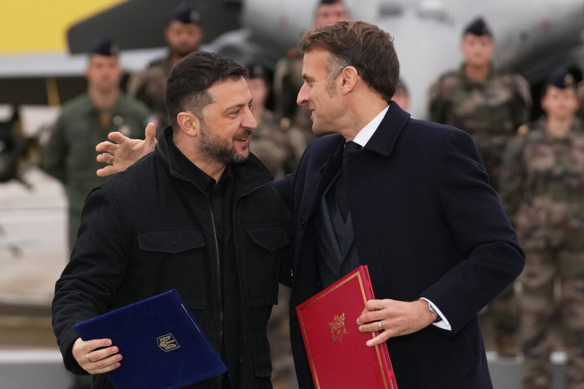 Ukraine: Macron and Zelensky sign air defence agreement Ukraine: Macron and Zelensky sign air defence agreement