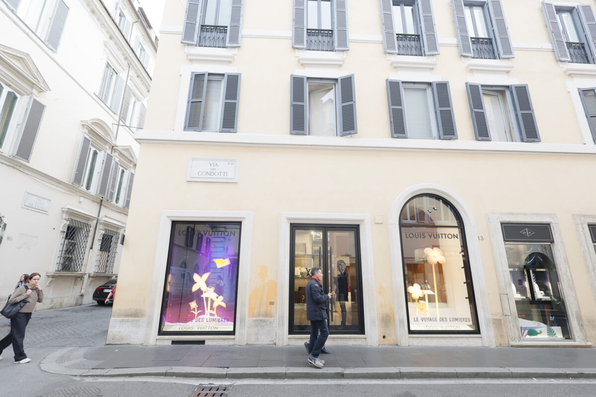 Rome: €307,000 stolen from Louis Vuitton Rome: €307,000 stolen from Louis Vuitton