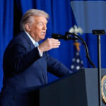 USA, Trump insults a journalist: ‘Shut up, fatso’