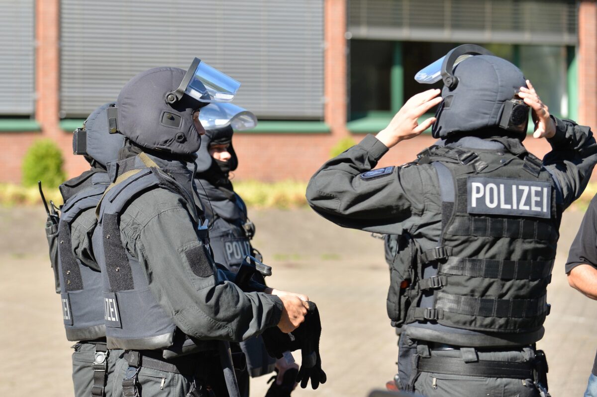 Germany: Bundeswehr conducts night-time exercise in Berlin underground