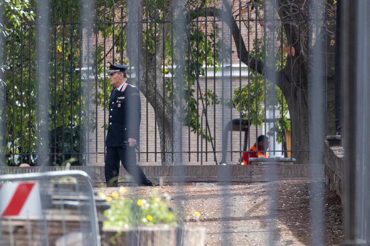 Rome, tunnel and access hatch discovered beneath the Casa del Jazz Rome, tunnel and access hatch discovered beneath the Casa del Jazz