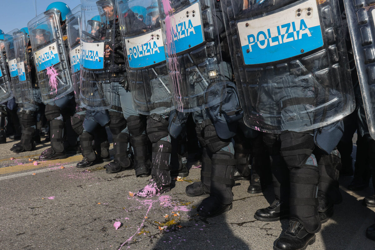 Basketball: pro-Palestine protest before Virtus-Maccabi, unrest in downtown Bologna