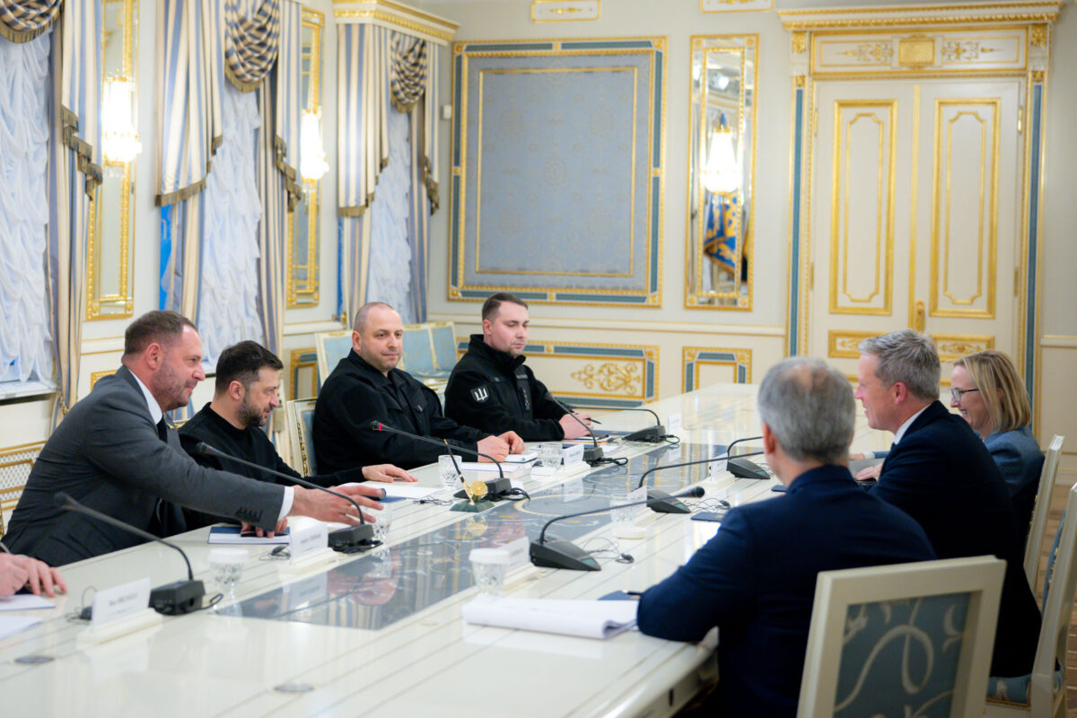 Ukraine, Zelensky: ‘We want a dignified peace’