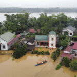 Vietnam, flood toll rises to 90 victims