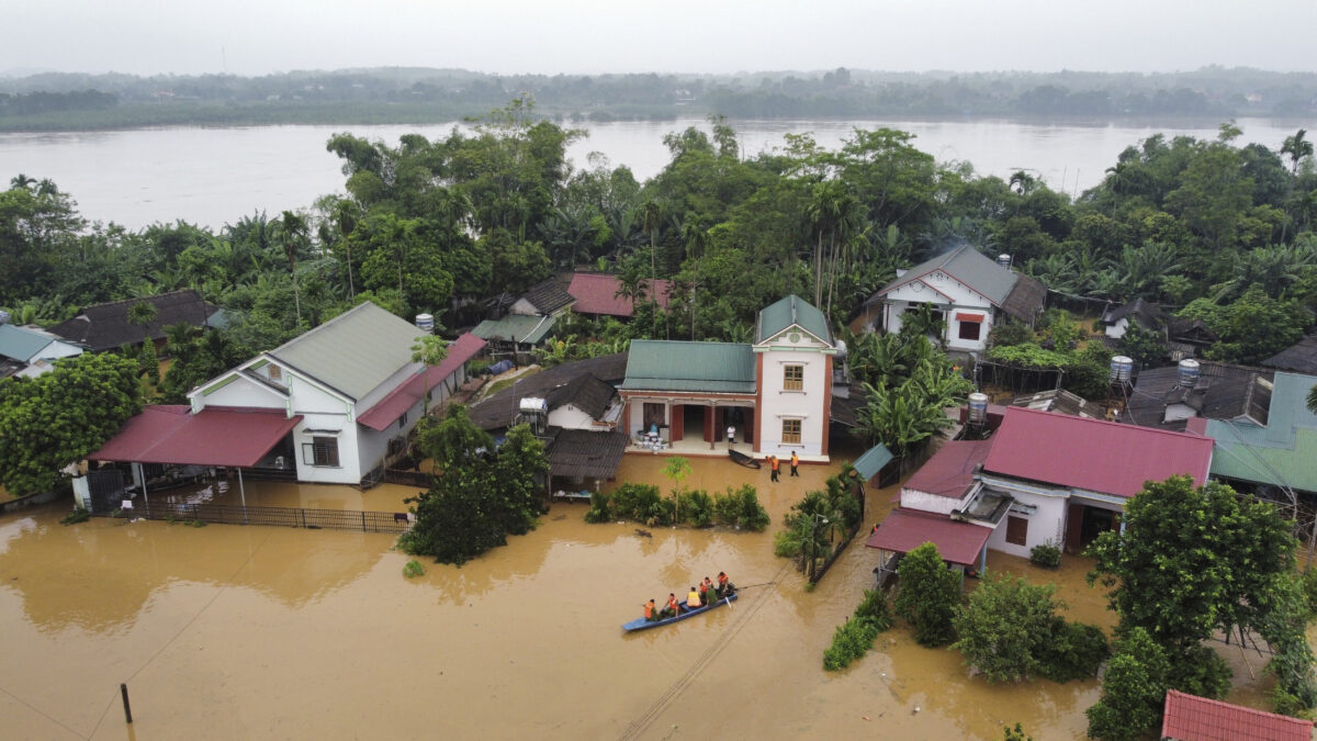 Vietnam, flood toll rises to 90 victims