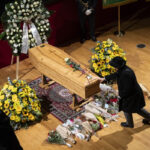 Ornella Vanoni, over 5,000 people at the funeral parlour