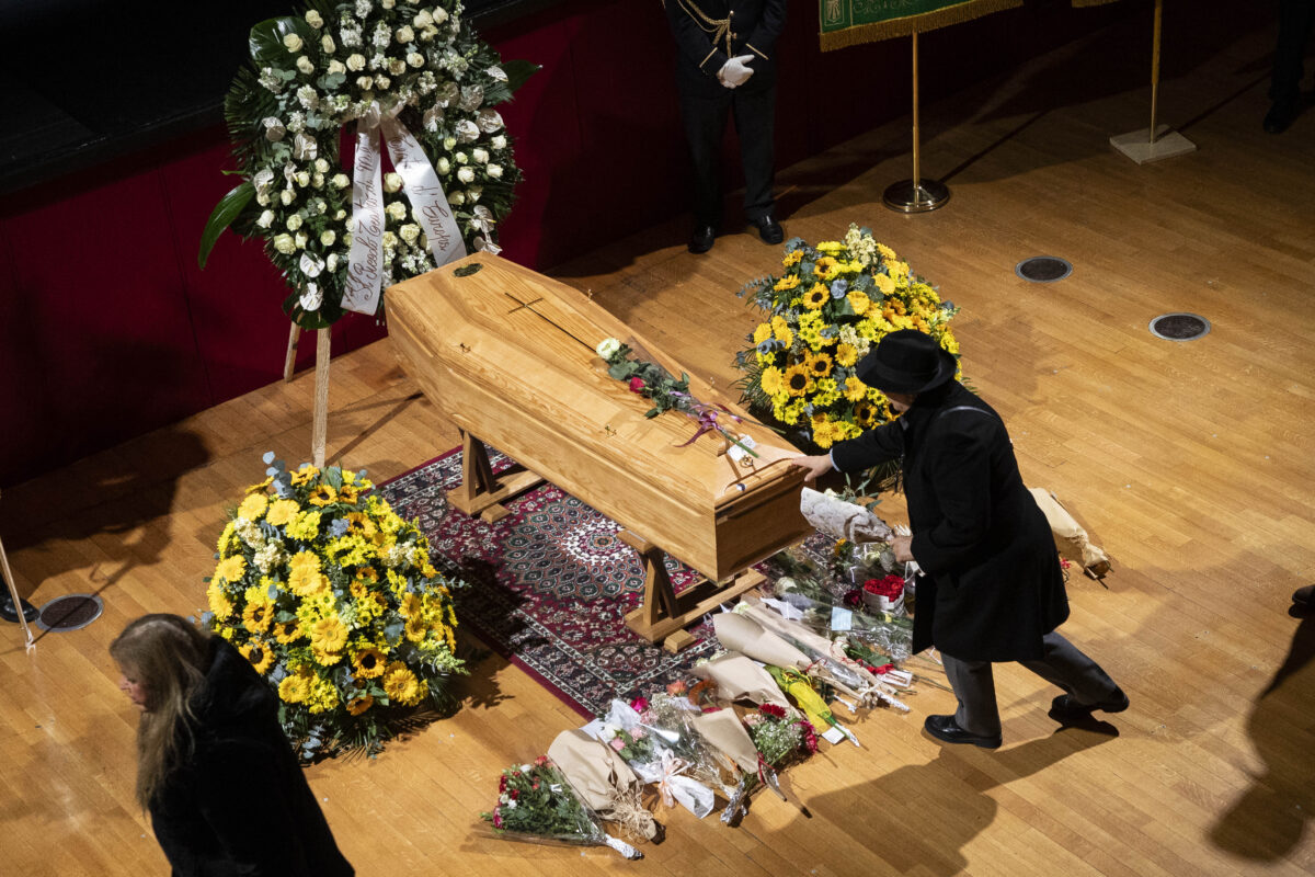 Ornella Vanoni, over 5,000 people at the funeral parlour Ornella Vanoni, over 5,000 people at the funeral parlour