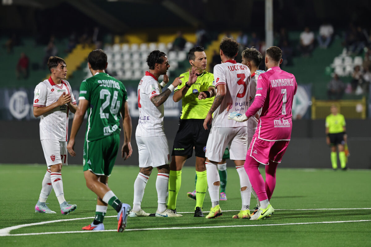 Football, AIA: “We will take action in all venues against violence toward referees”