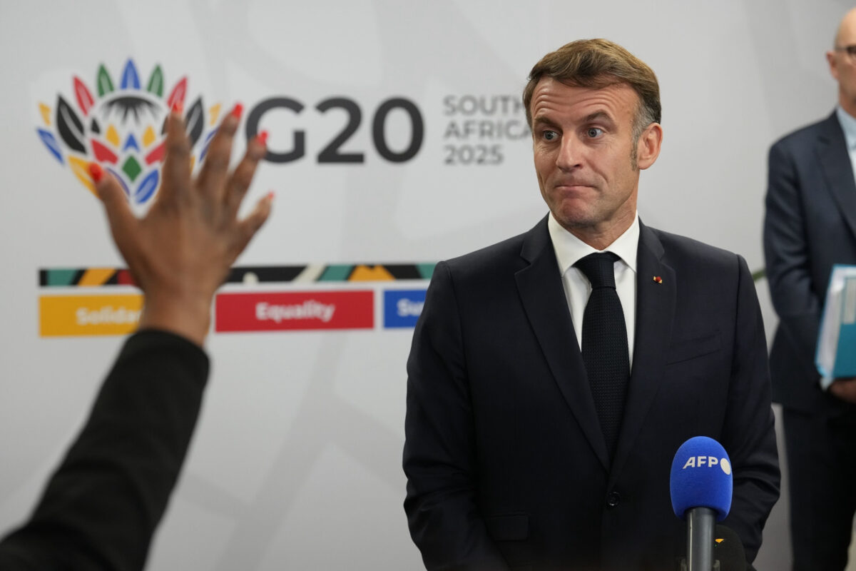 Ukraine: Macron says Kiev needs very solid security guarantees