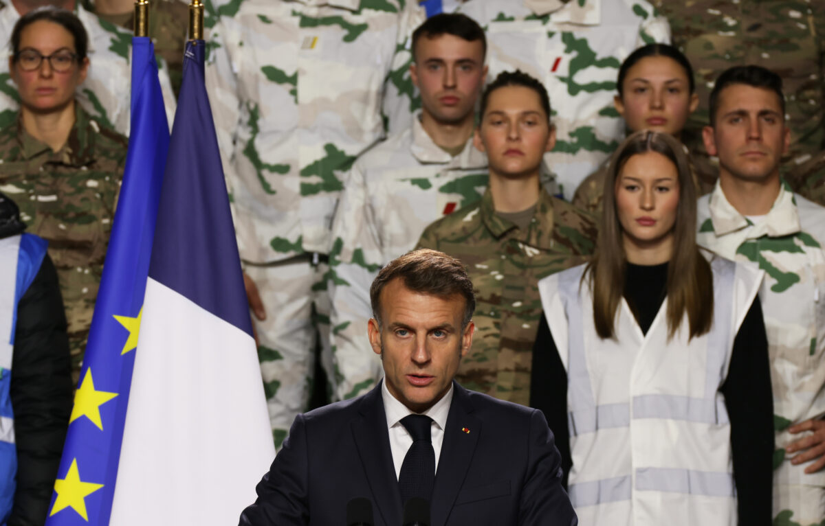 France, Macron: “Target of 10,000 young people recruited by 2030” France, Macron: “Target of 10,000 young people recruited by 2030”