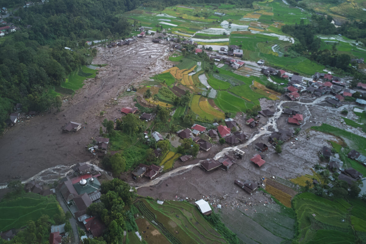 Indonesia, over 200 dead after landslides and floods in Sumatra