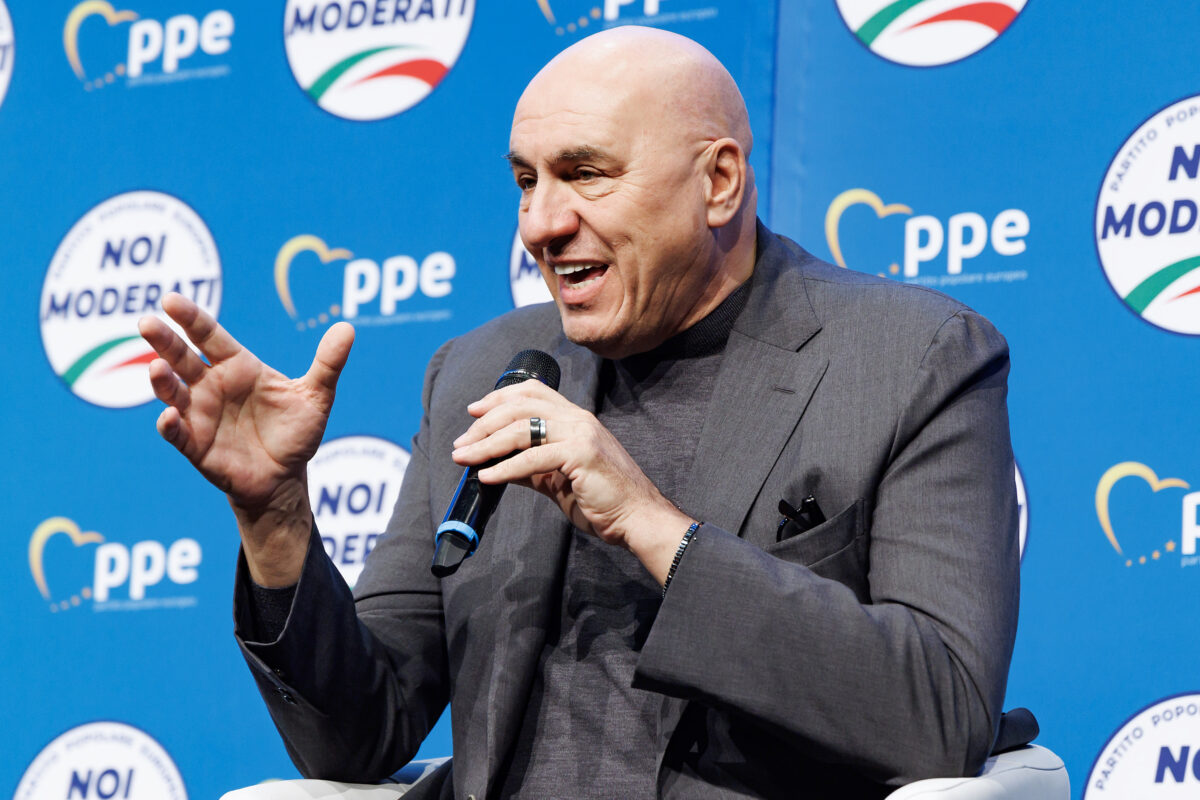 Defence, Crosetto: ‘My photo burned? Solidarity against the gesture, not against me’ Defence, Crosetto: ‘My photo burned? Solidarity against the gesture, not against me’