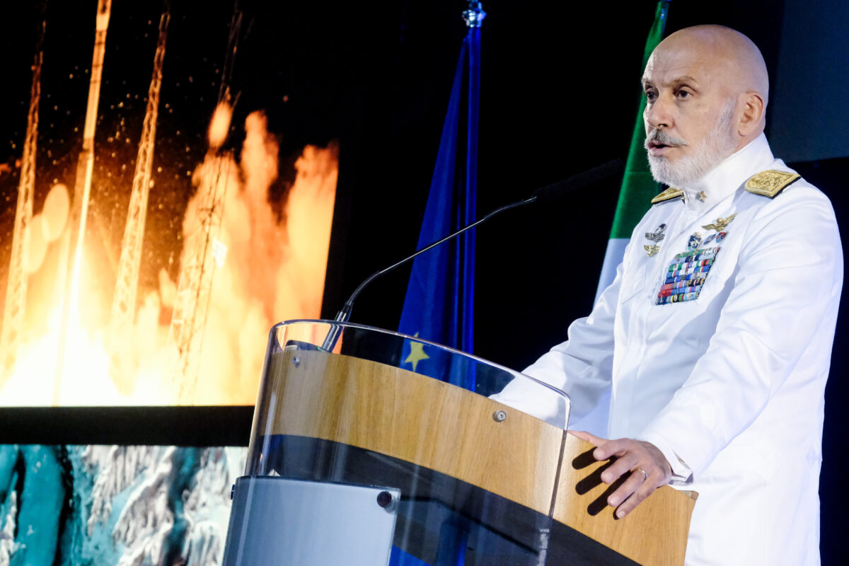 Ukraine, Cavo Dragone: “NATO considering preventive strike against Russia”