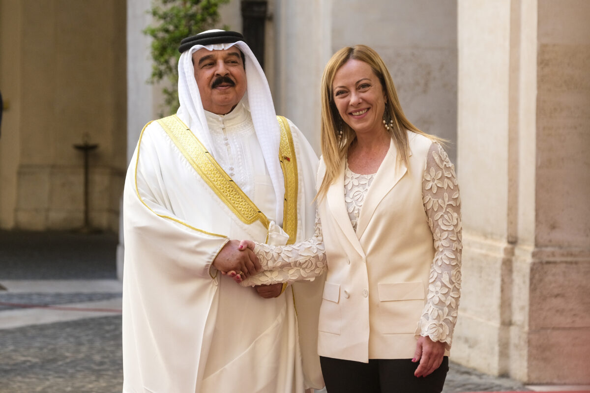 Meloni in Bahrain, summit with the King: focus on Middle East and Ukraine