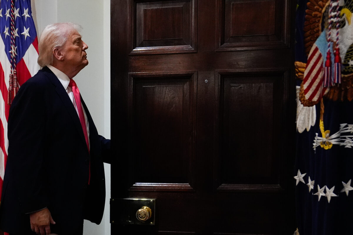 US: Trump administration suspends immigration applications from 19 countries