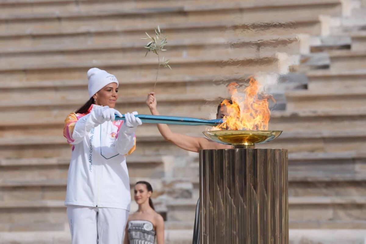 Milan-Cortina: Olympic flame delivered to Italy