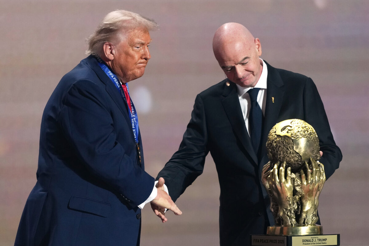 USA: Infantino presents Trump with the FIFA Peace Prize