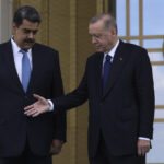 Venezuela, Erdogan speaks with Maduro: “Keep dialogue channels with the US open”