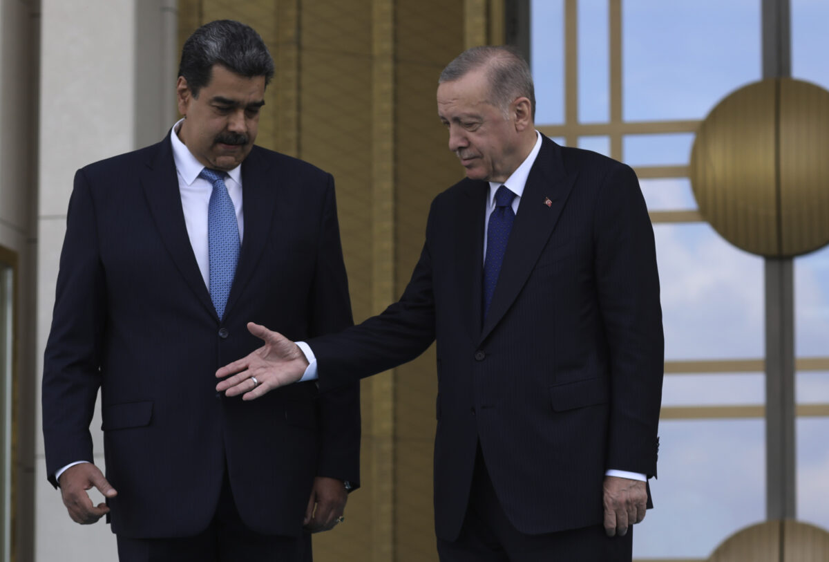 Venezuela, Erdogan speaks with Maduro: “Keep dialogue channels with the US open”
