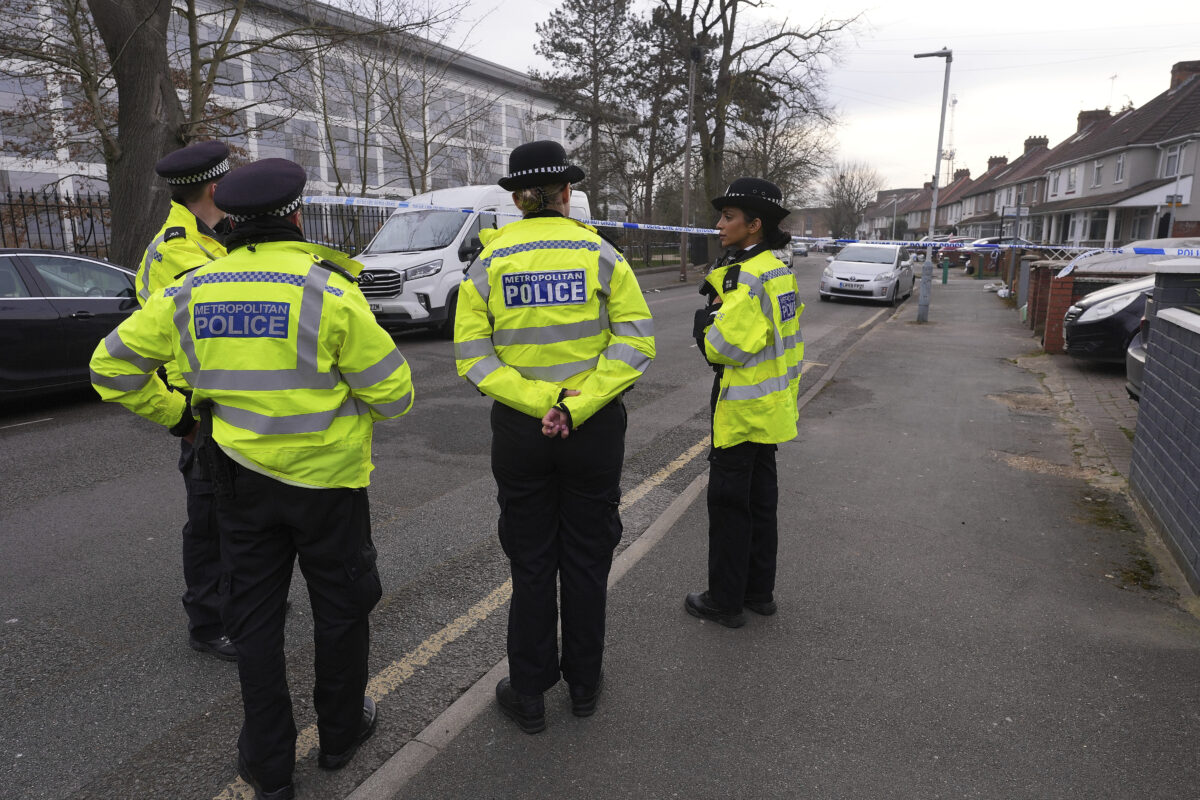 London: several people attacked with pepper spray at Heathrow, one man arrested London: several people attacked with pepper spray at Heathrow, one man arrested