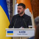 Ukraine: Zelensky arrives at Downing Street, welcomed by Starmer
