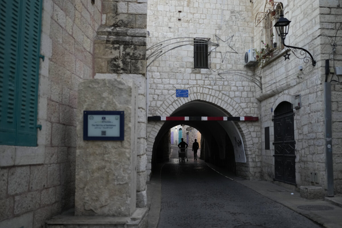 West Bank, settlers set fire to car in village south of Bethlehem West Bank, settlers set fire to car in village south of Bethlehem