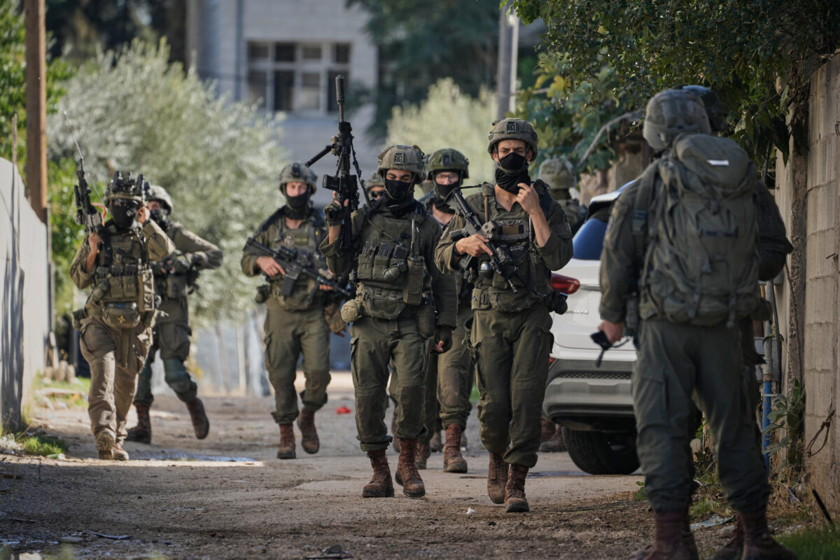 Middle East: media reports 100 Palestinians arrested in IDF raid in the West Bank Middle East: media reports 100 Palestinians arrested in IDF raid in the West Bank