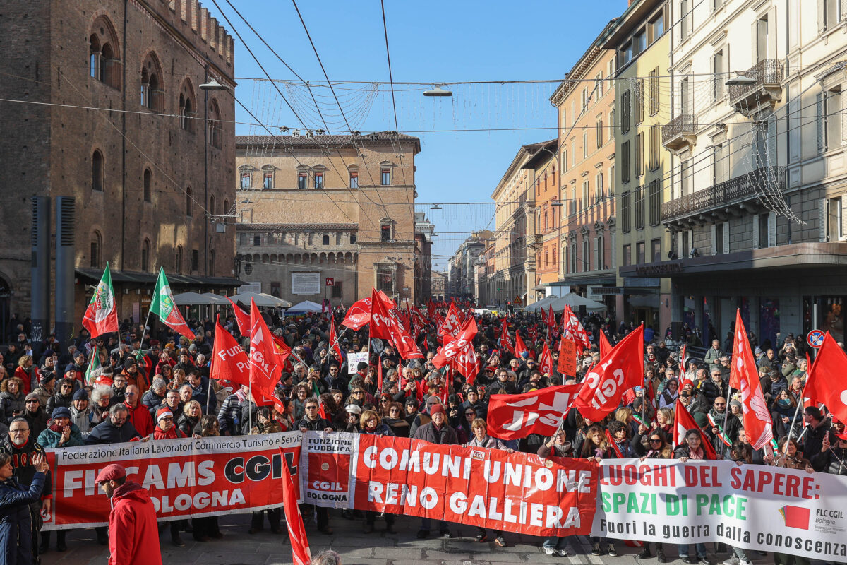 Strike: CGIL, 68% participation, half a million people take to the streets