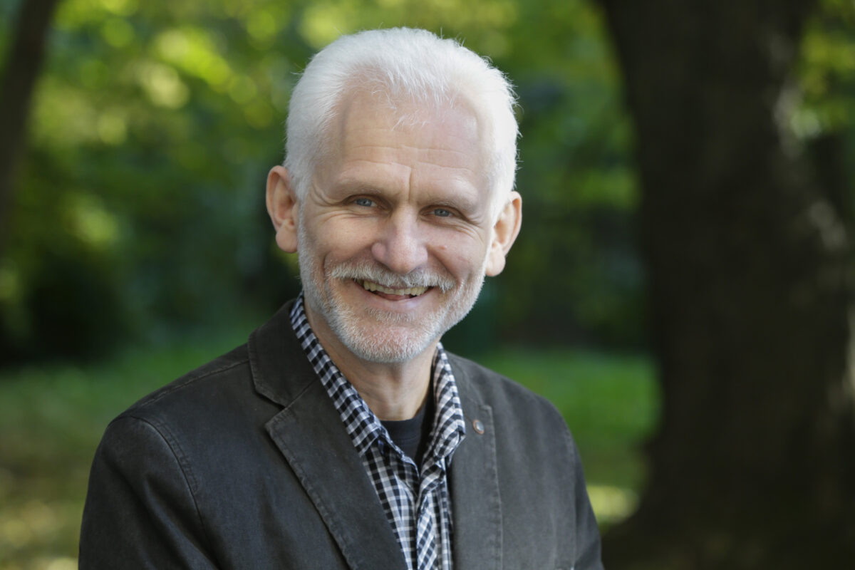 Belarus frees 123 prisoners, including Nobel Peace laureate Bialiatski Belarus frees 123 prisoners, including Nobel Peace laureate Bialiatski