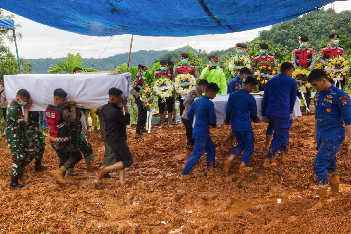 Indonesia: over a thousand victims after landslides and floods in Sumatra Indonesia: over a thousand victims after landslides and floods in Sumatra
